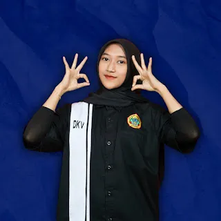 Ilustrasi tim bekerja sama mengembangkan website